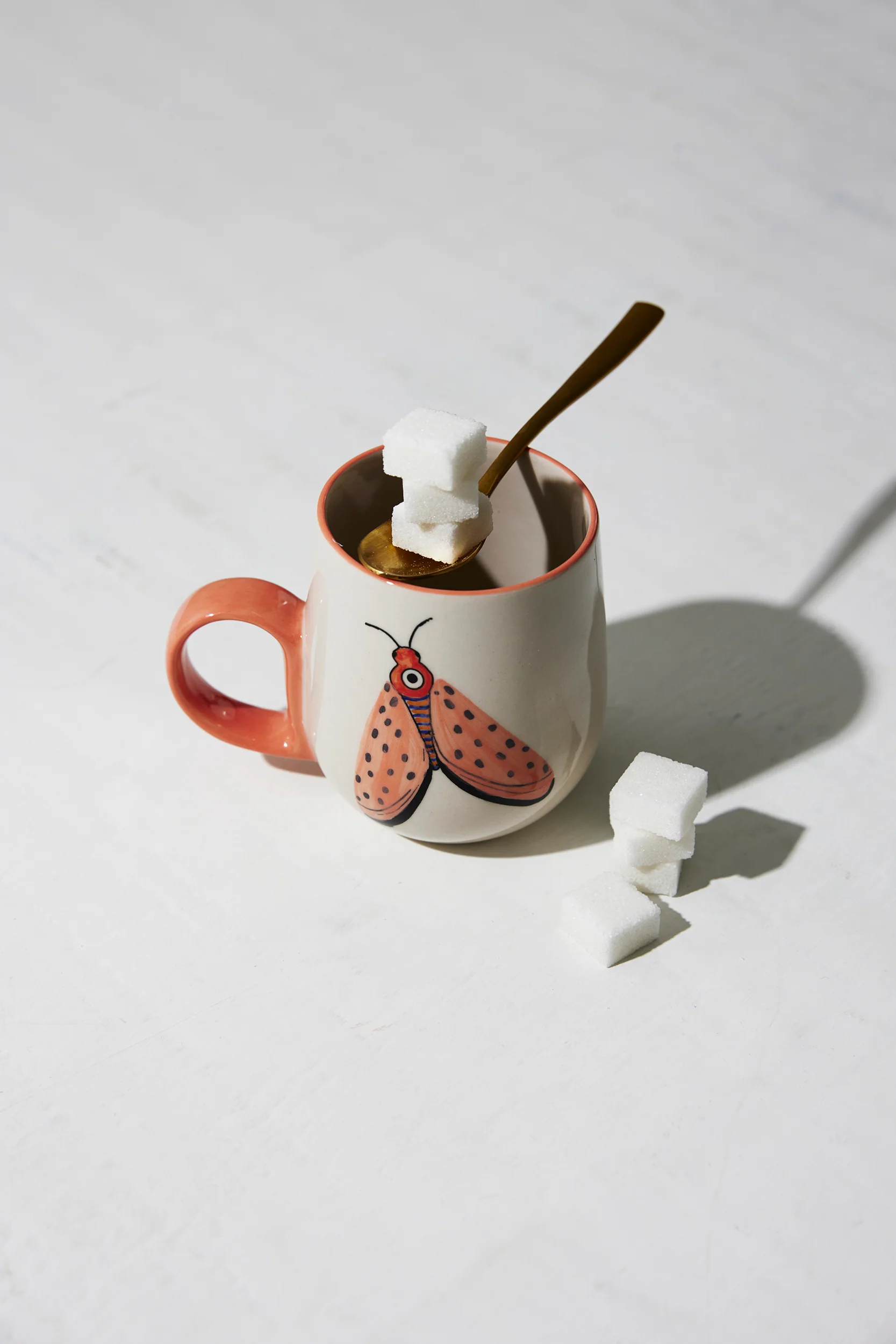 MOTH PARTY MUG PINK - Image 2